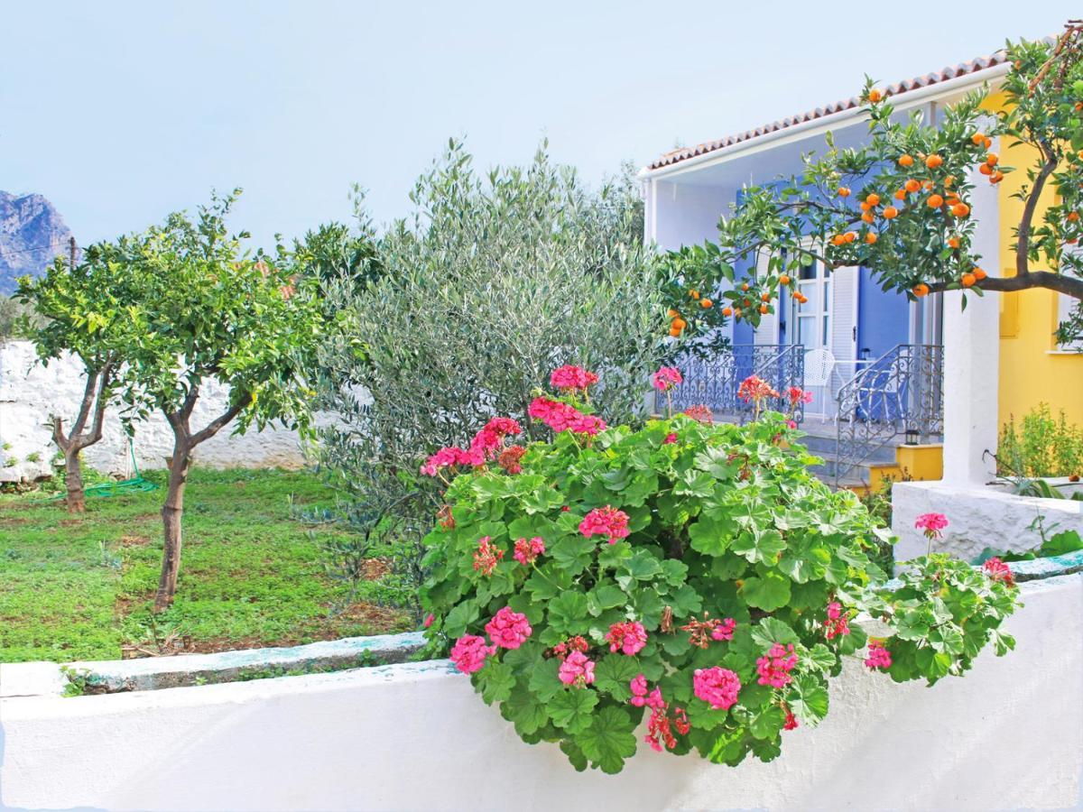 Anna'S Family Home Leonidio Exterior photo